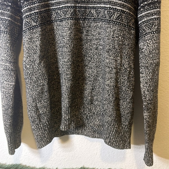 Urban Pipeline Black and White Size Large Women’s Sweater Aztec Winter Cozy - Picture 3 of 4